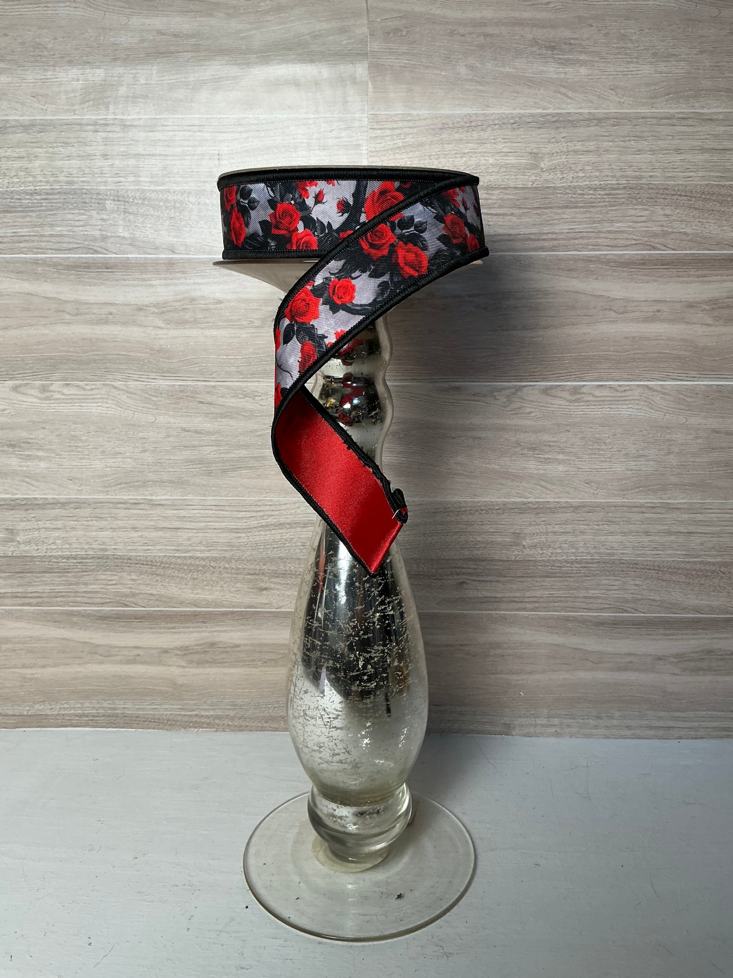 1.5"X10YD ROSES AND VINES/FUSED Multi Red/ Grey/ Black
