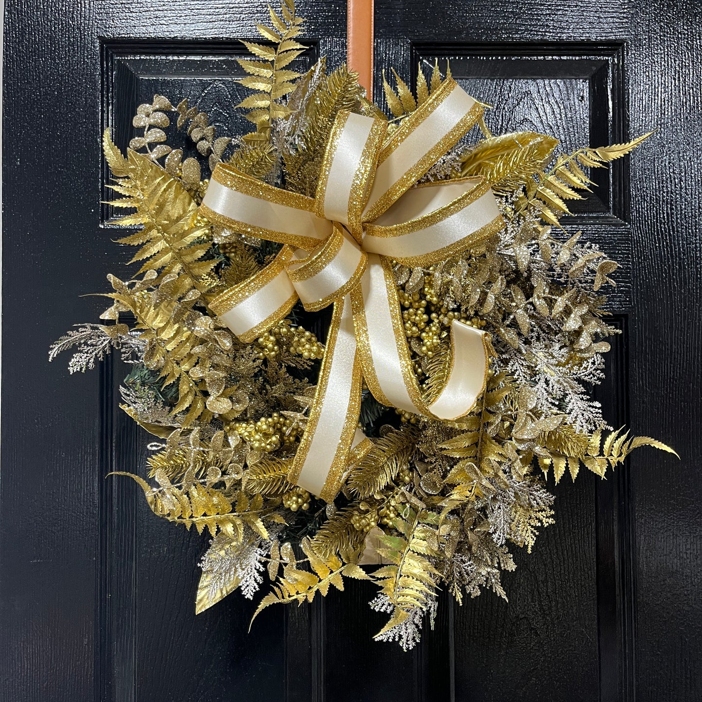 14” Christmas Ivory Gold Wreath