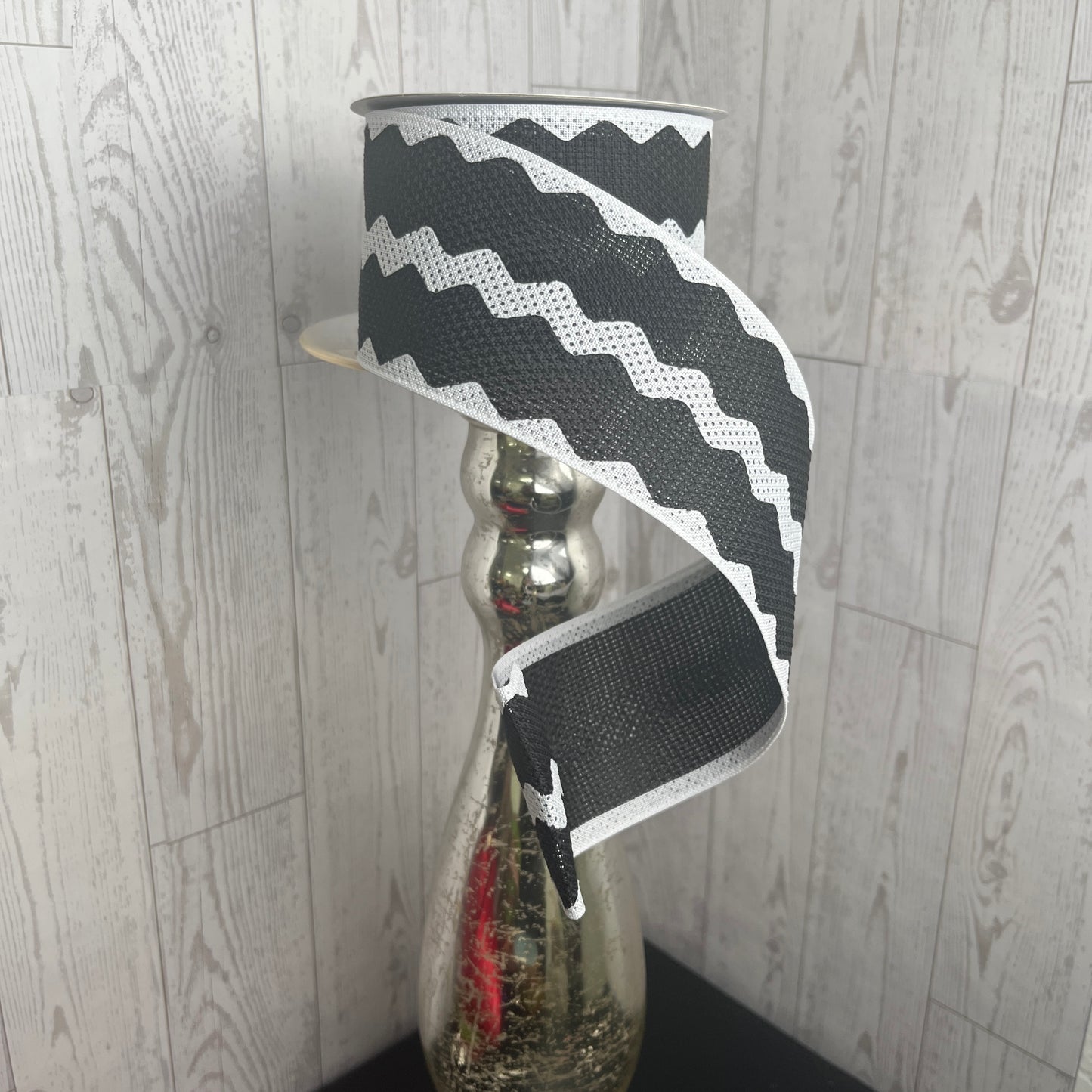 2.5"X10YD ROYAL BURLAP RIC RAC Black White