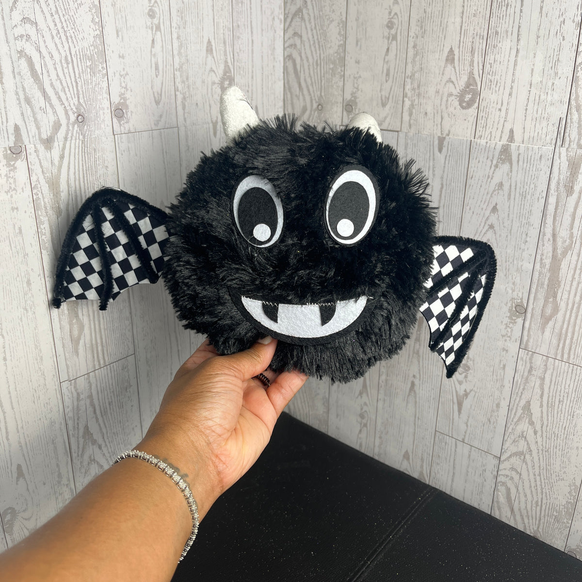 16”L Fuzzy Bat Wreath Enhancement Blk/Wht