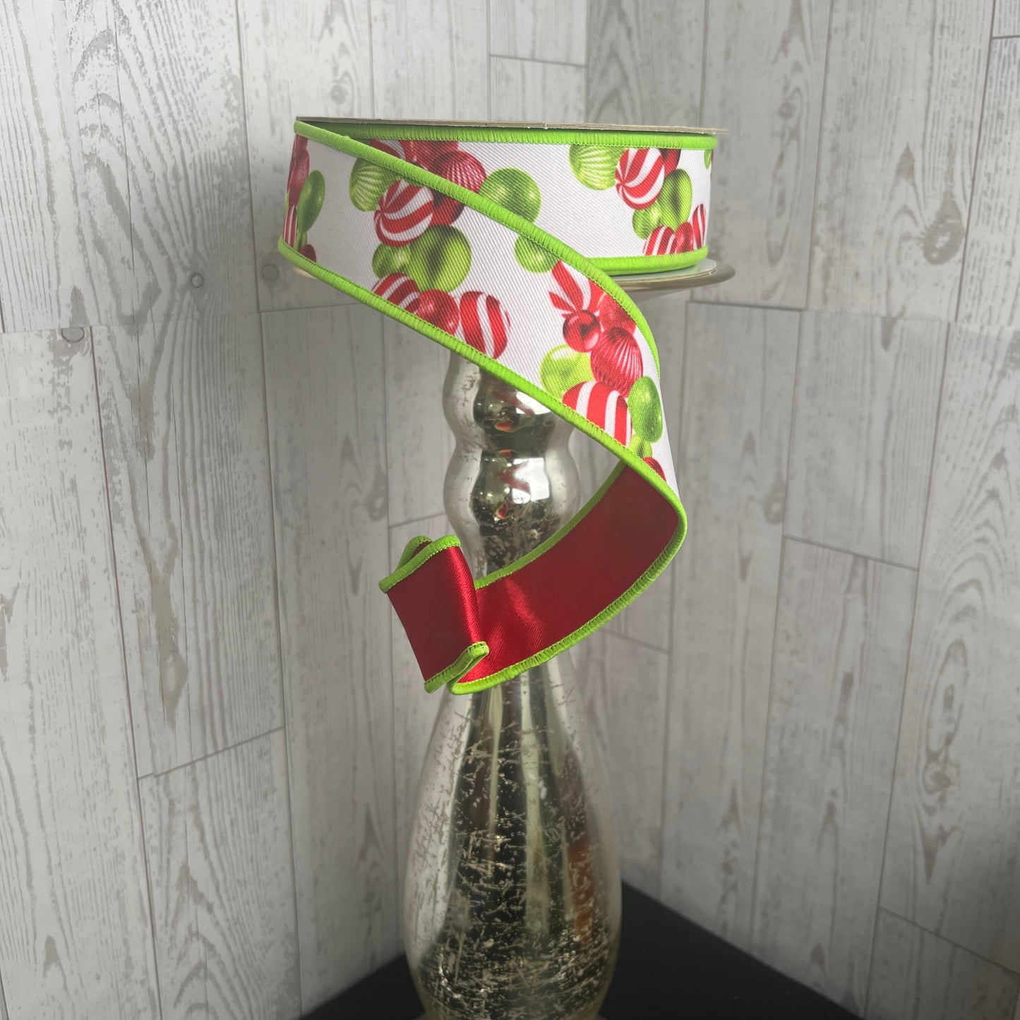 1.5"X10YD BALL ORNAMENT GARLAND/FUSED Whtie Red Lime
