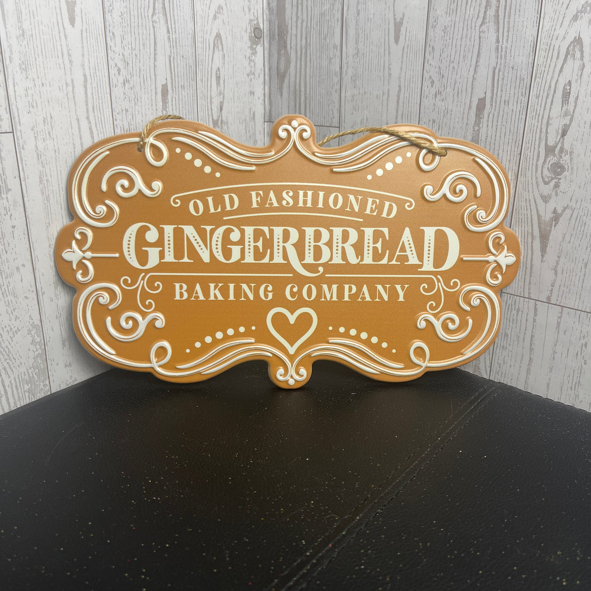 11.5"L X 6.75"H GINGERBREAD BAKING SIGN Tan white