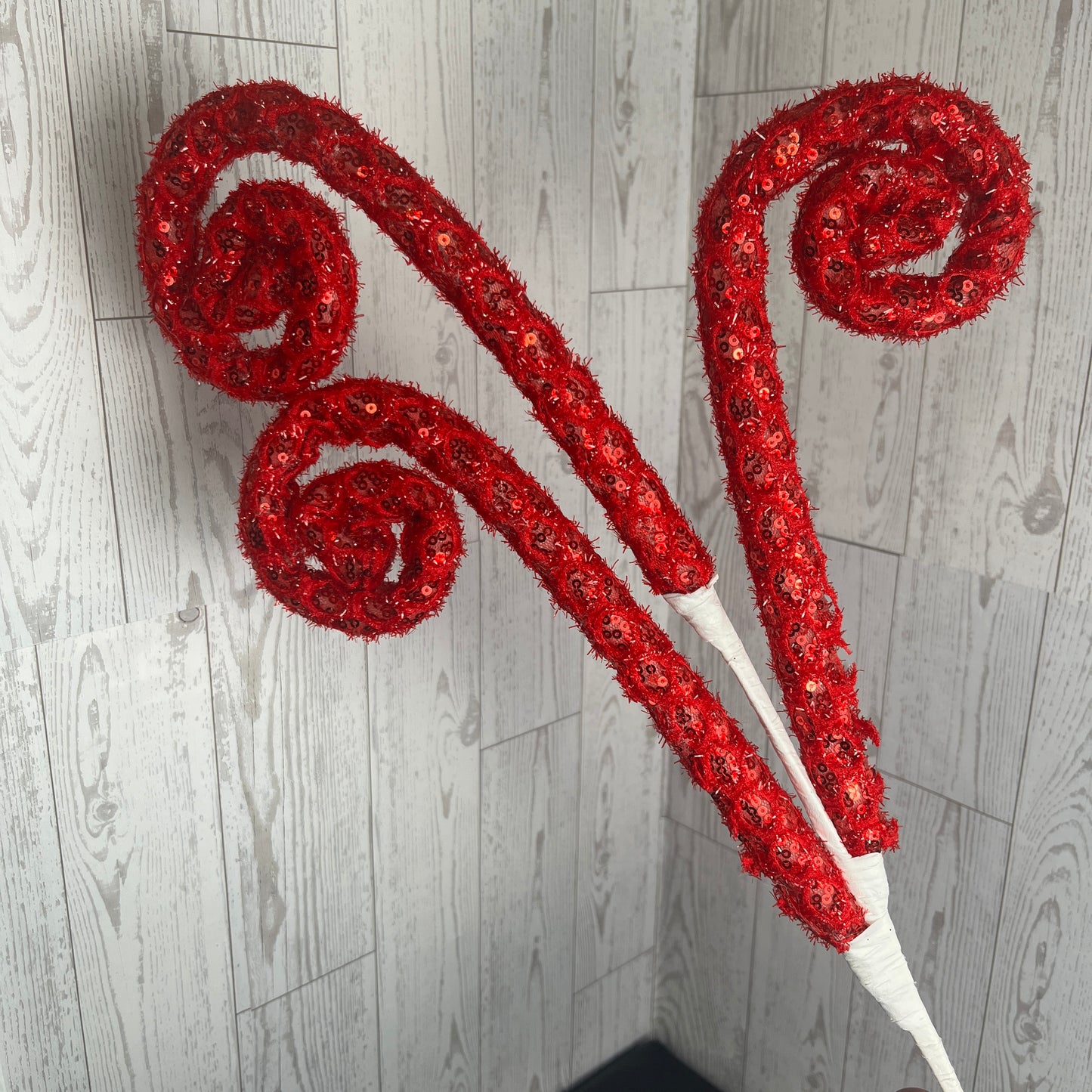 Red Sparkle Curly Que Spray