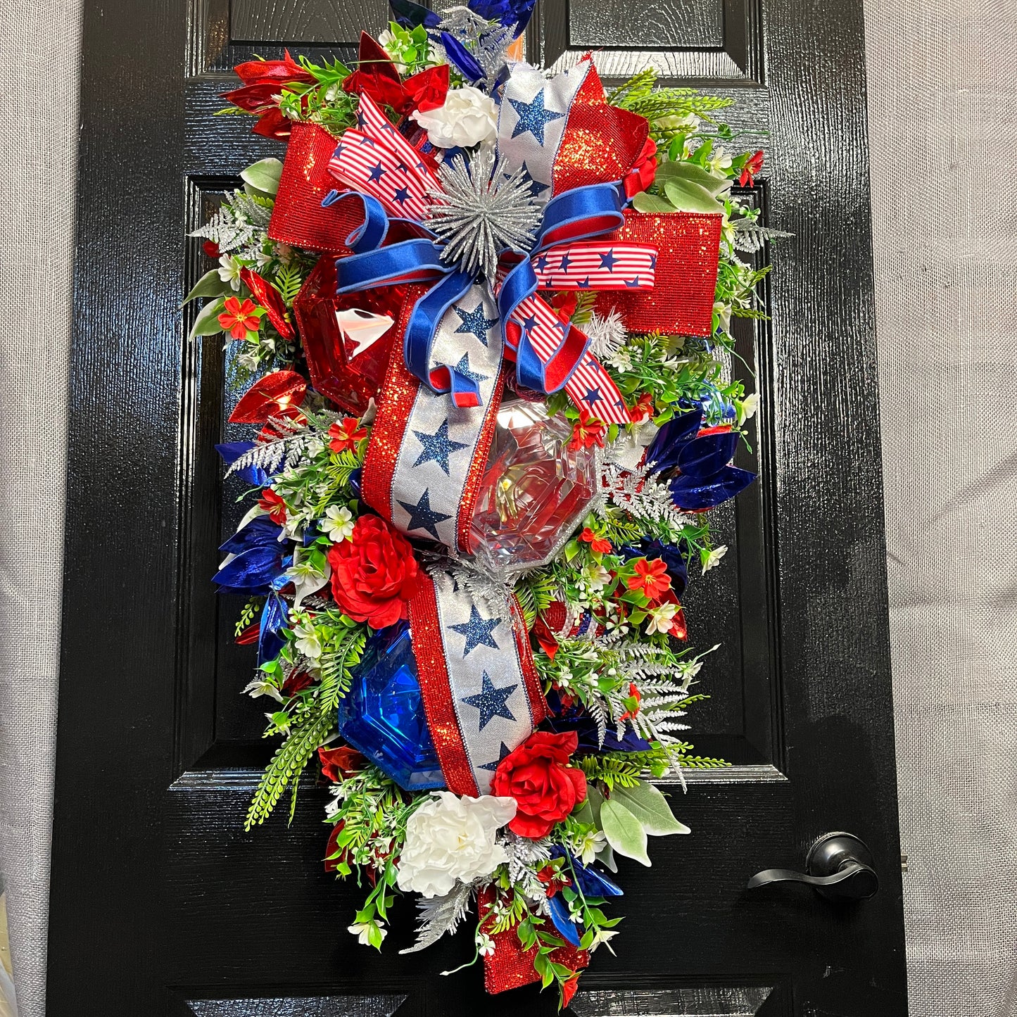 30" Patriotic Evergreen Teardrop Swag Wreath