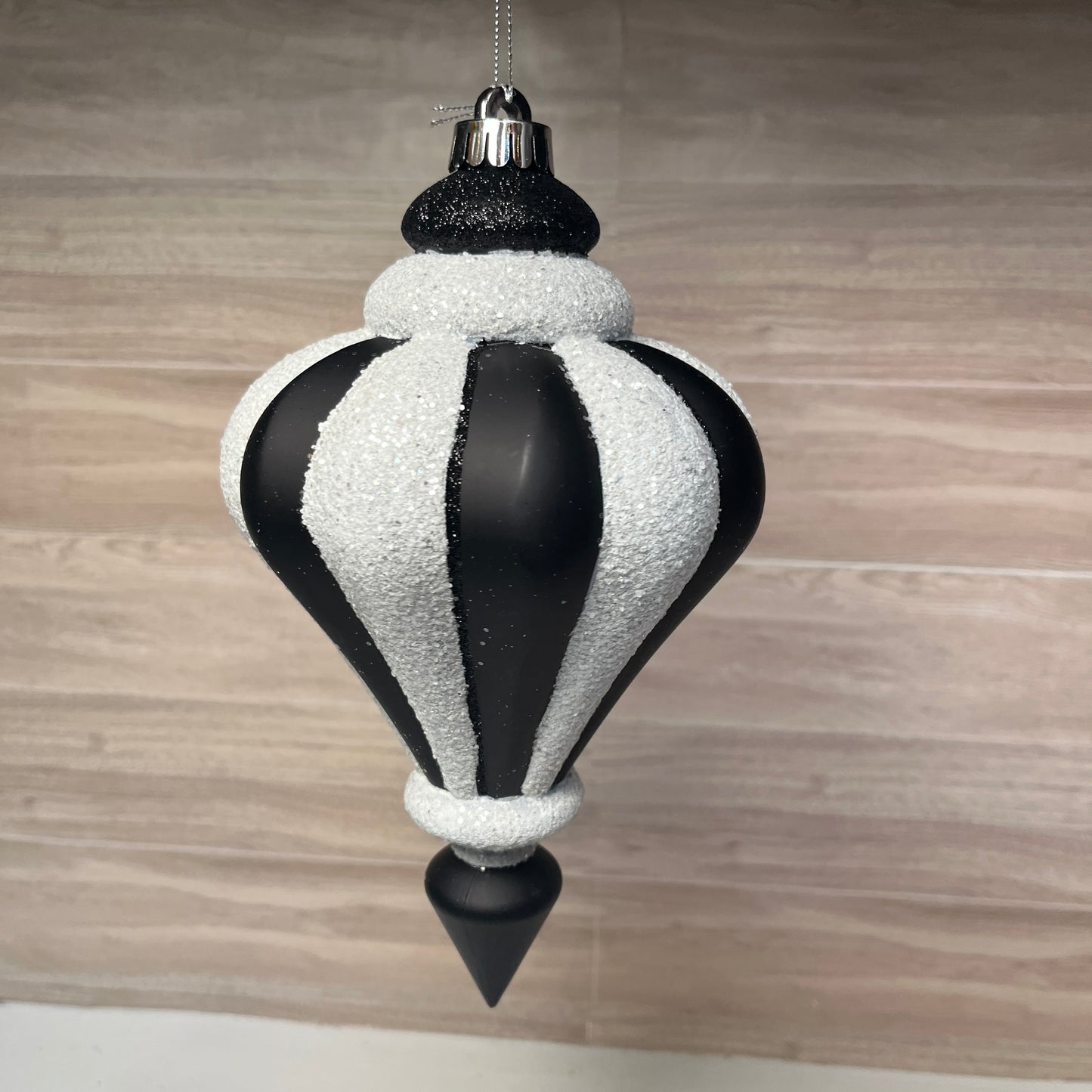 10L Finial Ornament Black White