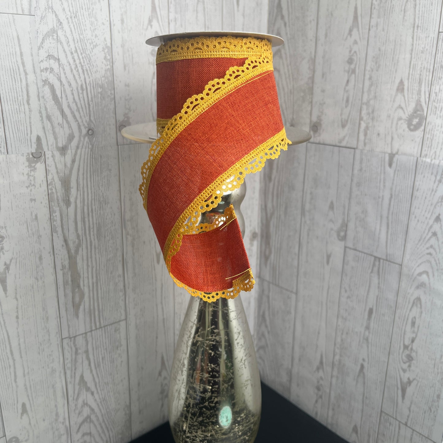 2.5"X10YD LACE EDGE ROYAL BURLAP Dark Mustard Rust