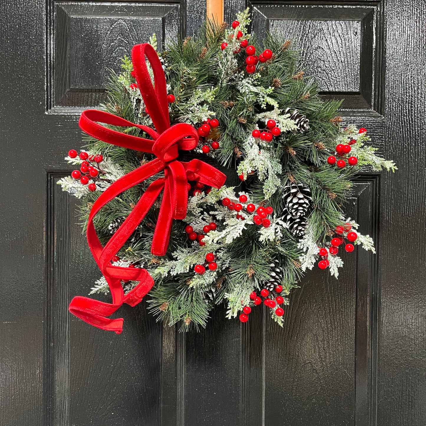14” Christmas Pinecone Wreath