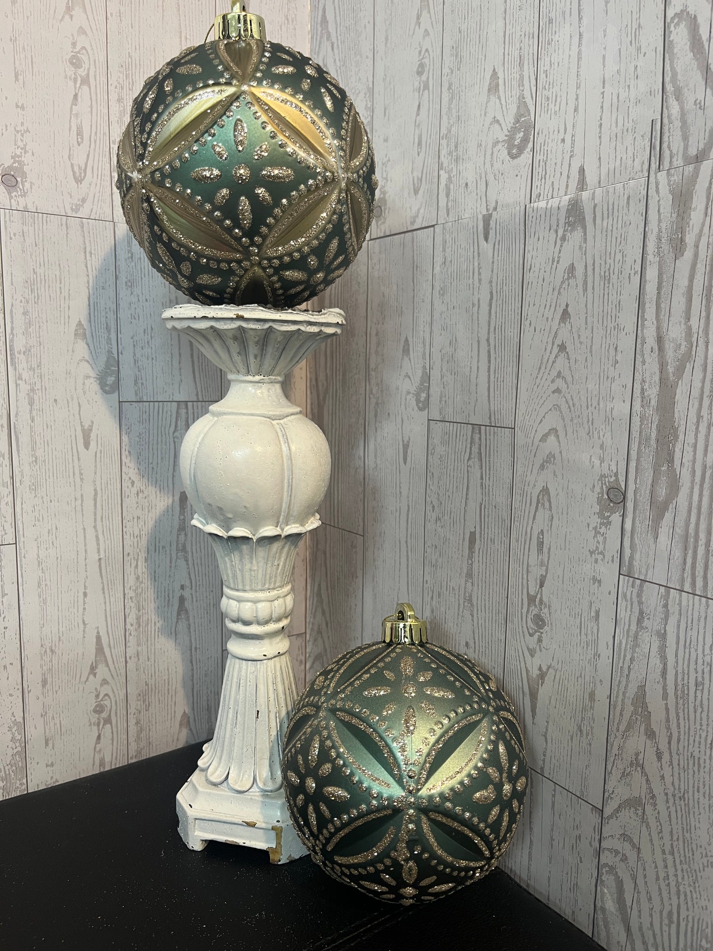 2 ASST 130MM FLORAL DAISY BALL Ornament Sage Gren, Champagne