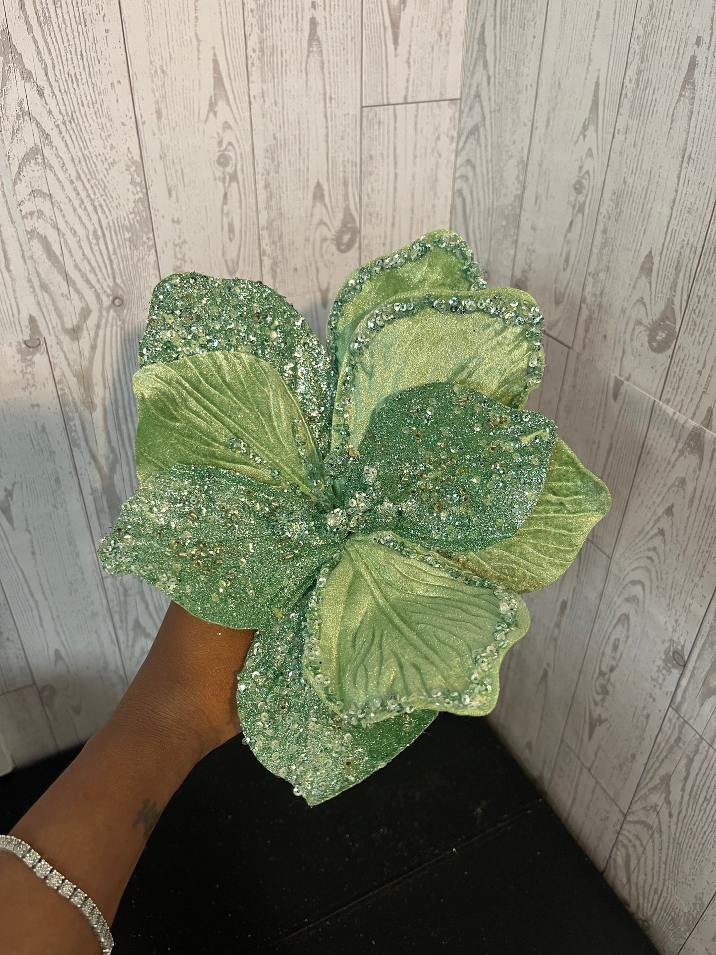 17"L X 9.5"DIA SEQUIN MAGNOLIA PICK Sage
