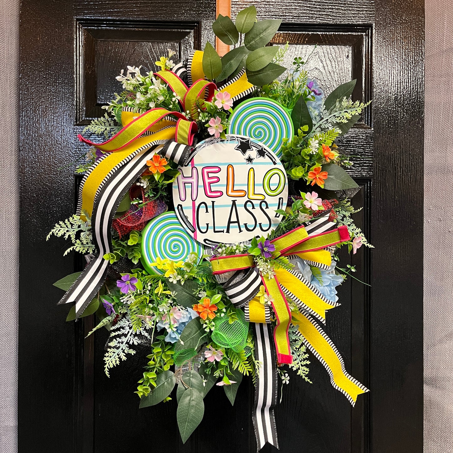 20" Hello Class Education Wreath