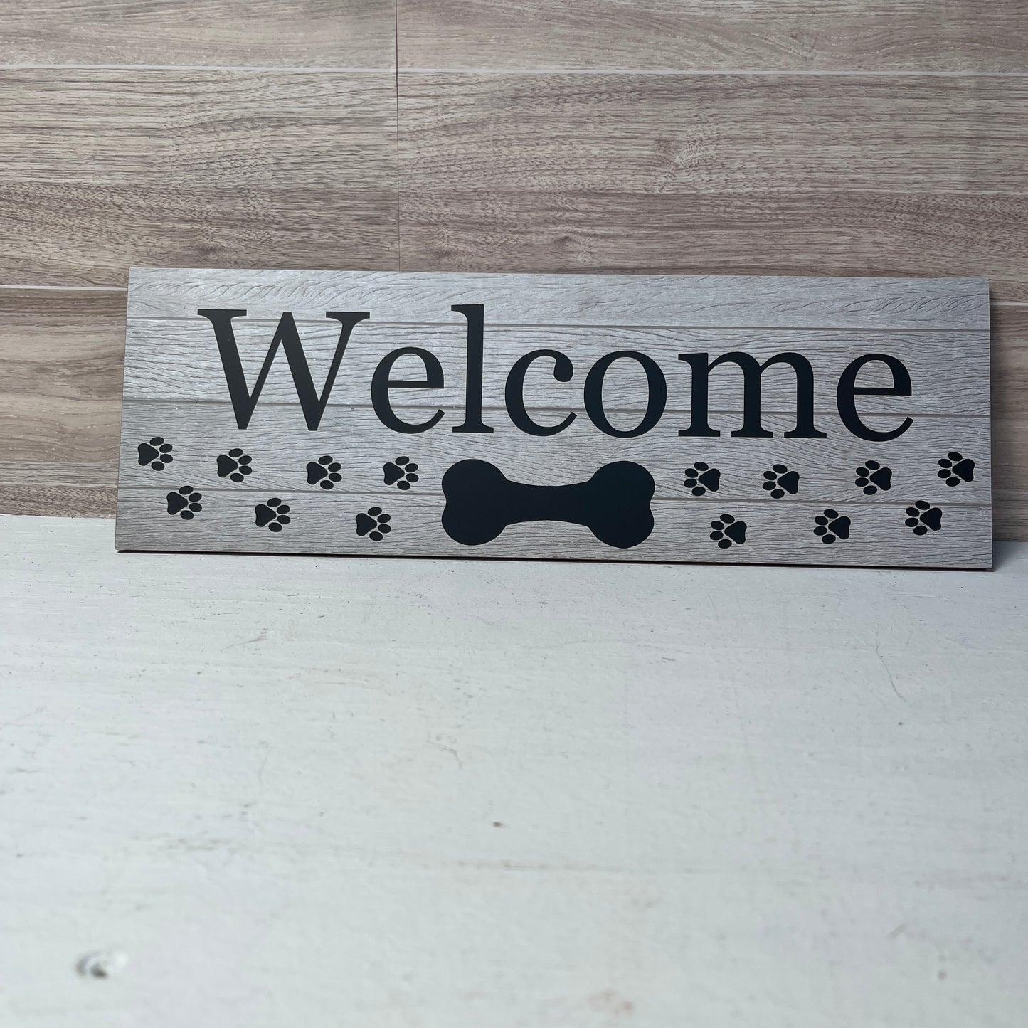 Welcome Dogs Wooden wreath sign