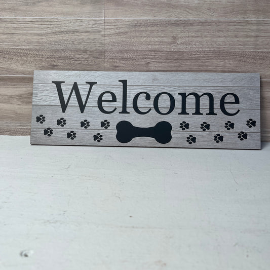 Welcome Dogs Wooden wreath sign