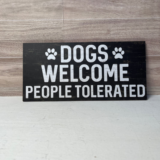 Dogs Welcome Wooden wreath sign